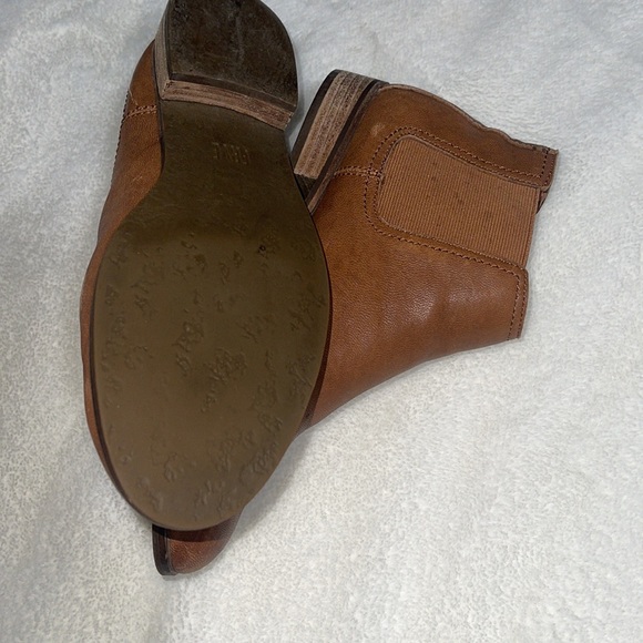 Frye Misty Chelsea Boot 9 - Picture 6 of 13